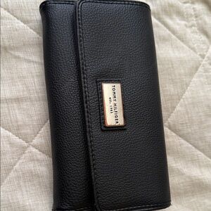 Tommy Hilfiger Black Pebbled Leather Clutch Wallet with Metal Logo